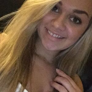 Meet your Posher, Caitlen