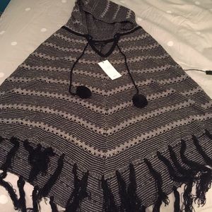 Removing 1/10 🎉HP 1/2/16 🎉 BCBGMaxazria Poncho