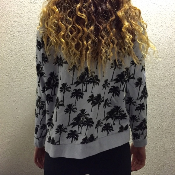 Blue and black tropical sweater for winter - Picture 2 of 2