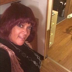 Meet your Posher, Sharon