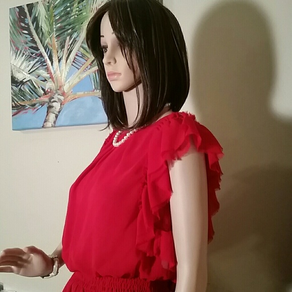 Beautiful red top - Picture 2 of 3