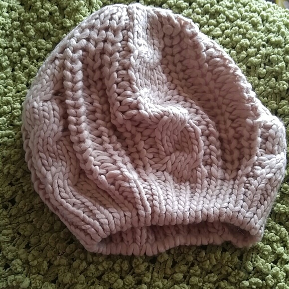 ⚡SOLD⚡Super cute baggy beanie - Picture 1 of 1