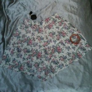 Vintage White floral print shorts