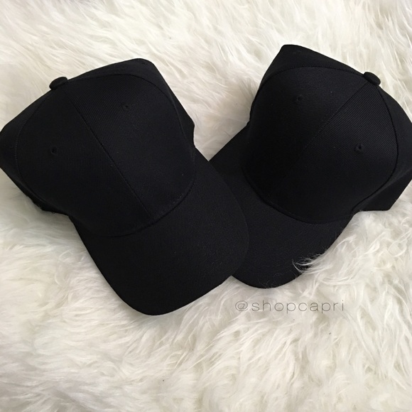 shopcapri Accessories - ✨last one! black celeb style acrylic cap✨