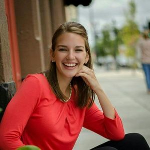 Meet your Posher, Emily