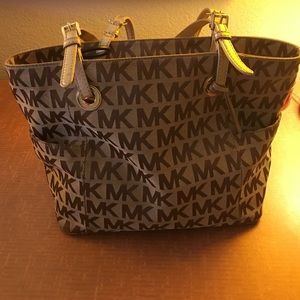 Michael Kors jet set logo tote in beige/ebony/gold