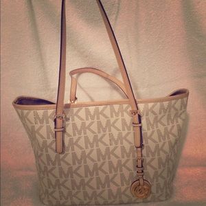 Michael Kors Small Jet Tote in Vanilla