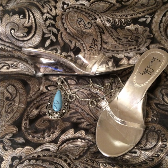 Dressy wedge shoes. Long necklace.