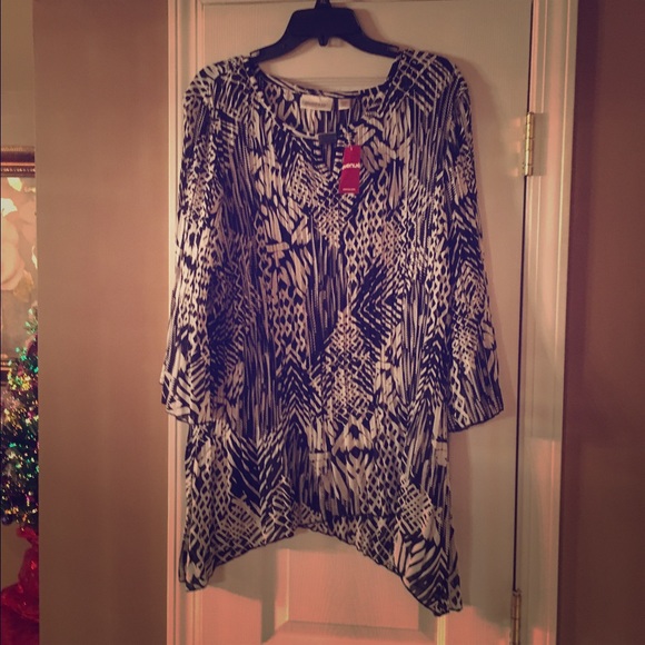 Avenue Tops - White and black blouse size 22/24 from the Avenue
