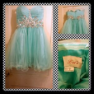 Formal Party Dress...NWOT... Size Medium Junior