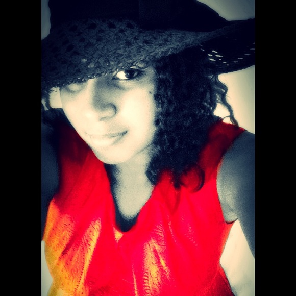 Meet your Posher, Nydia - Picture 2 of 4