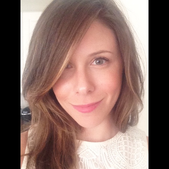 Meet your Posher, Ariana - Picture 1 of 1