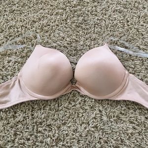 Victoria's Secret very sexy bra - 34B