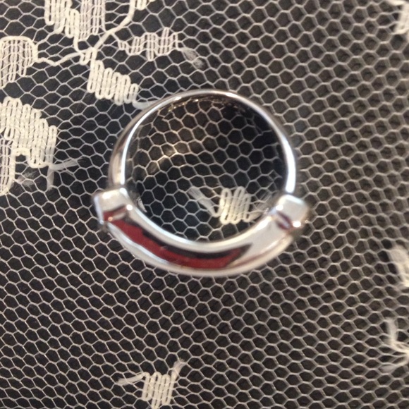 Ring - Picture 3 of 3