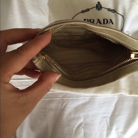Prada wristlet loved! - Picture 4 of 4