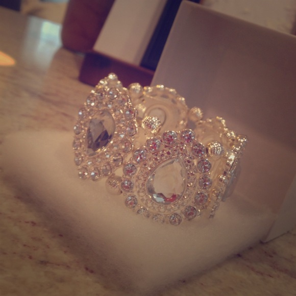 Bracelet - Picture 1 of 2