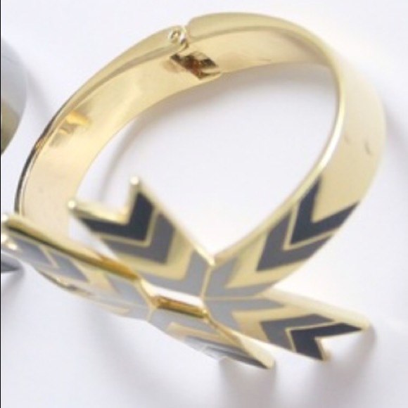 🌞2for25$ tribal hinge cuff in gray/white/gold - Picture 2 of 4