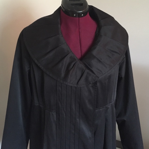 Beautiful Pleated collar maternity coat