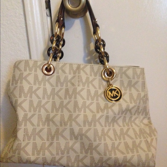 Michael Kors Cynthia medium vanilla satchel