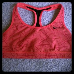 NWOT Nike sport bra