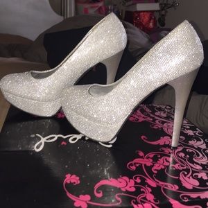 Sparkle high heel.
