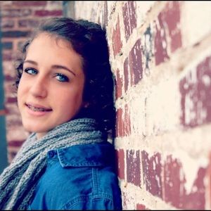 Meet your Posher, Alexis