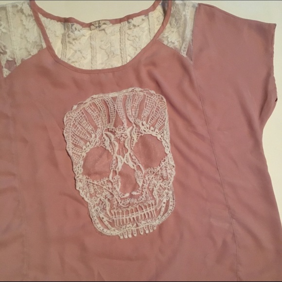 Tops - Pale pink skull top