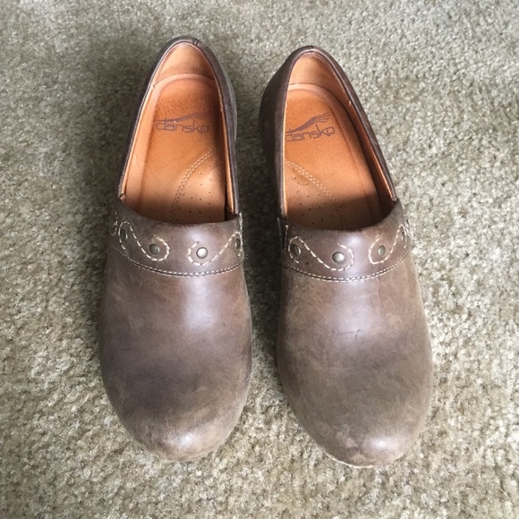 Danskos brown