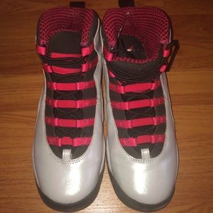 JORDAN 10 GS WOLF GREY/BLACK-LEGION RED