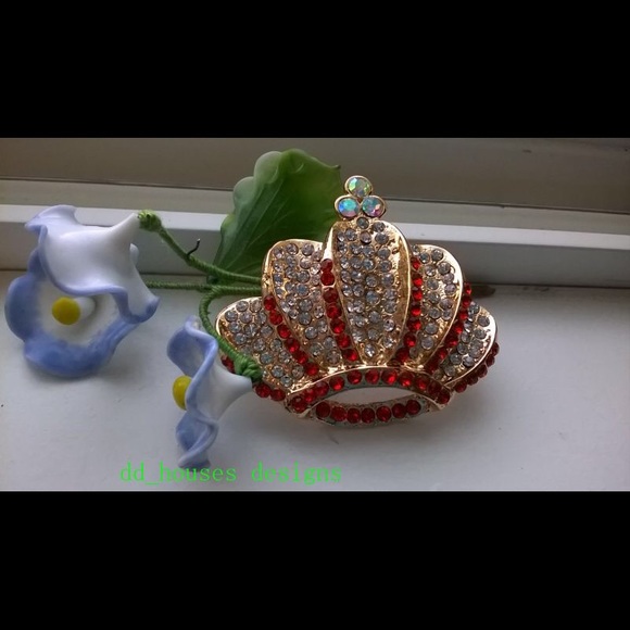 Crown of the King pin - Red - Picture 1 of 3