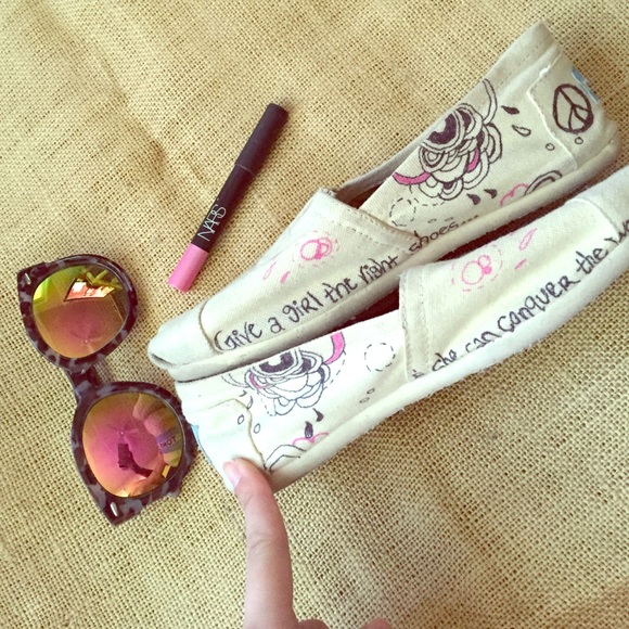 TOMS Shoes - TOMS custom hand drawn size 7.5