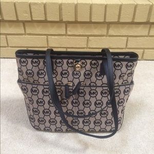 Michael Kors Kemptom Medium Pocket Tote