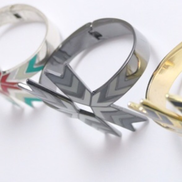 🌞2for25$Tribal hinge cuff in gunmetal - Picture 2 of 4