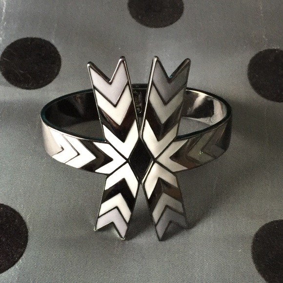 Sunahara Jewelry Jewelry - 🌞2for25$Tribal hinge cuff in gunmetal