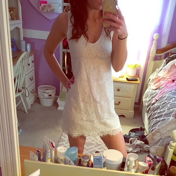 Dresses & Skirts - Beautiful white lace dress