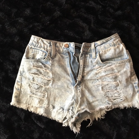 Ripped short shorts