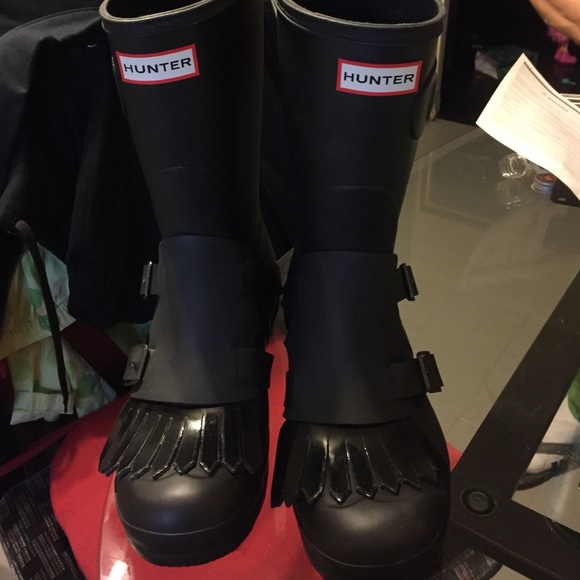 Hunter Shoes - Black Hunter short boot w fringe new!