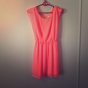 Low cut back pink summer dress 🌷