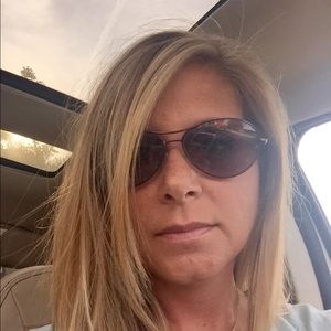 Meet your Posher, Carrie