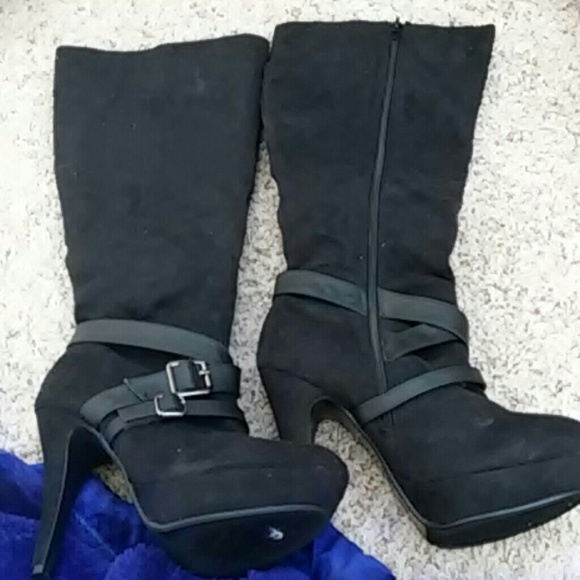 Boots - Picture 1 of 3