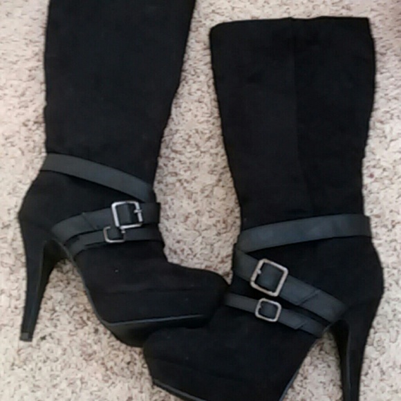 Boots - Picture 3 of 3