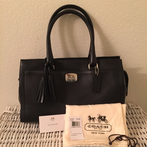 Coach Handbags - 💯% Coach Legacy Leather Chelsea Carryall Handbag