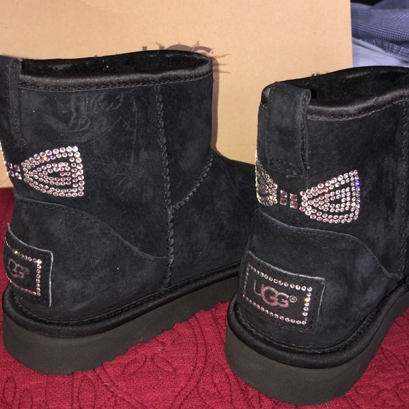 For @haleyjo622 ugg BLACK SHORT BOOTS