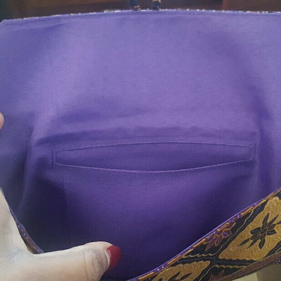 FREE w/ $40 Mother Earth Print Envelope Clutch - Picture 3 of 3