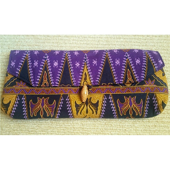 FREE w/ $40 Mother Earth Print Envelope Clutch - Picture 1 of 3