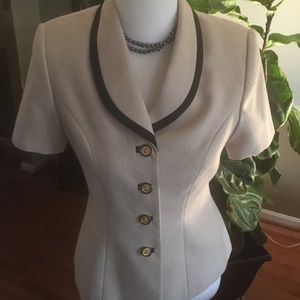 Amanda Smith Petites 4 button short sleeve jacket