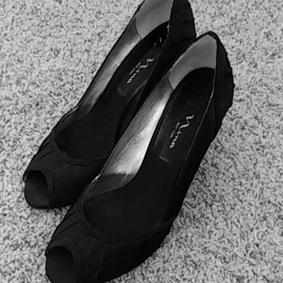 Sandals - Picture 1 of 2