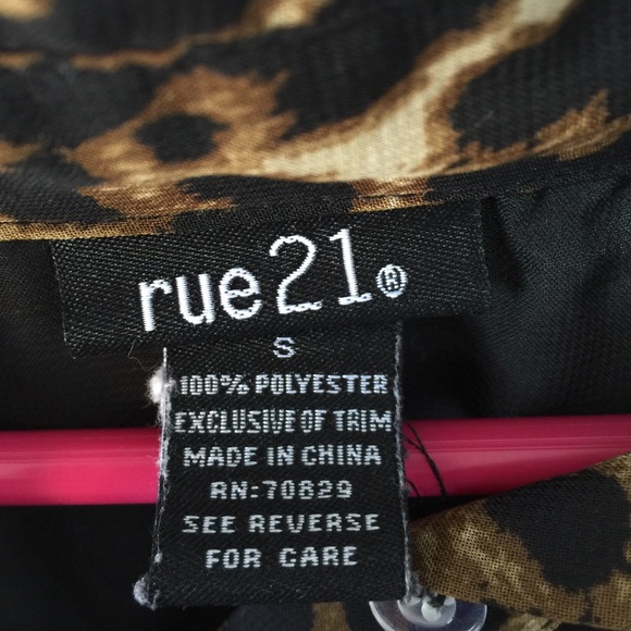 Black and leopard button up 🐆 - Picture 3 of 3