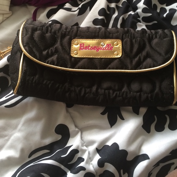 Betseyville clutch