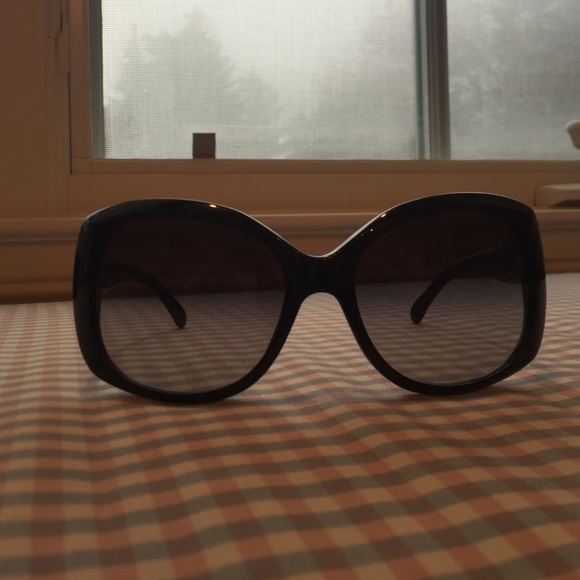 CHANEL Accessories - Trendy Chanel sunglasses